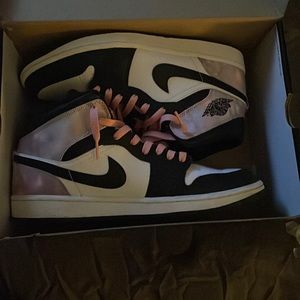 Air Jordan 1 Mid SE